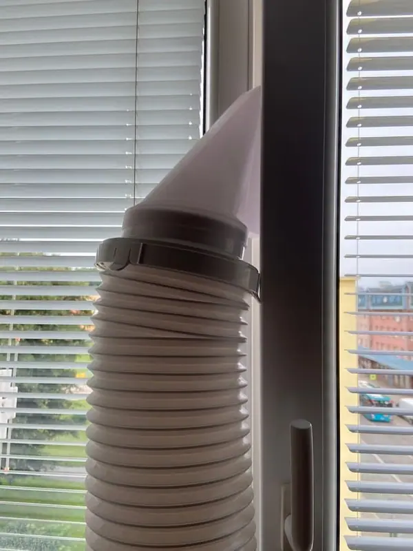 Air conditioner exhaust into the ventilation window